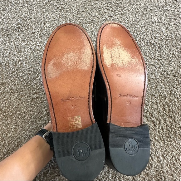 Elegant Burgundy Tassel Loafers for Men - Picture 2 of 4